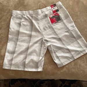 NWT Grand Slam Total Tech golf shorts NWT men size 42 grey white plaid